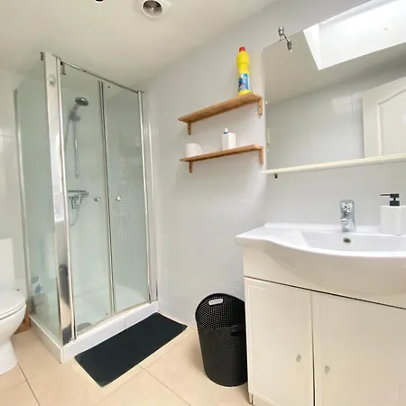 Chambre/ Maison / Séjour chez l'habitant *