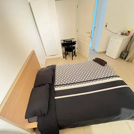 Chambre/ Maison / Séjour chez l'habitant *