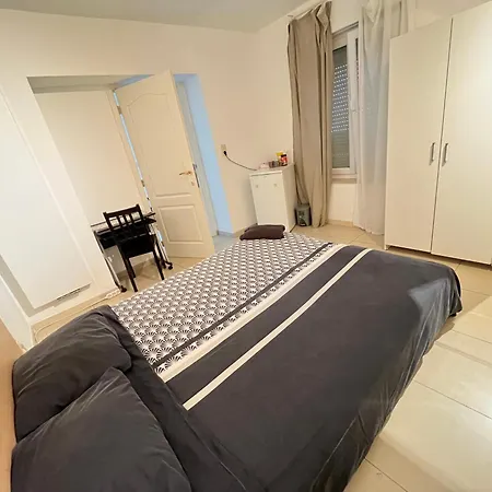 Chambre/ Maison / *
